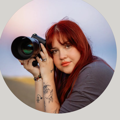 Hailey Jade holding her camera